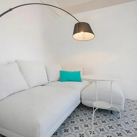 Awesome Stylish Flat Barceloneta *